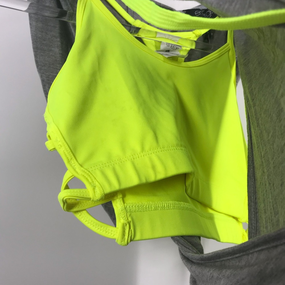 Hooded exercise top with built in sports bra. - Picture 6 of 8